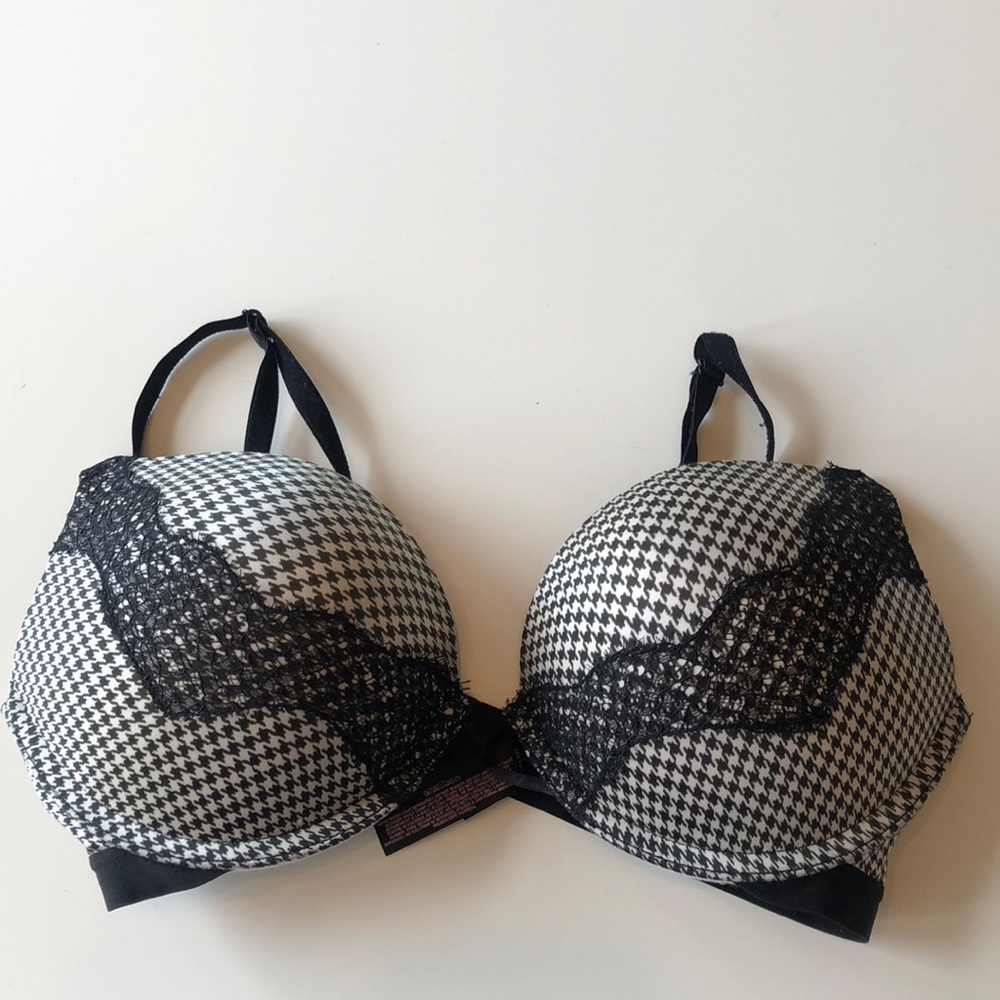 Victoria’s Secret Bombshell Plunge Bra 34C
